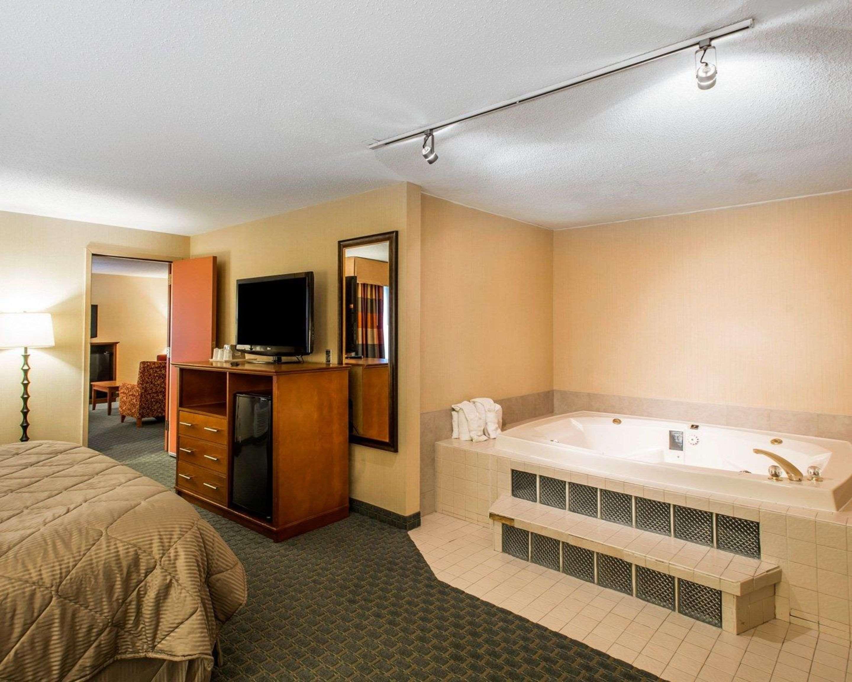 Quality Inn And Conference Center Greeley Downtown Exterior photo